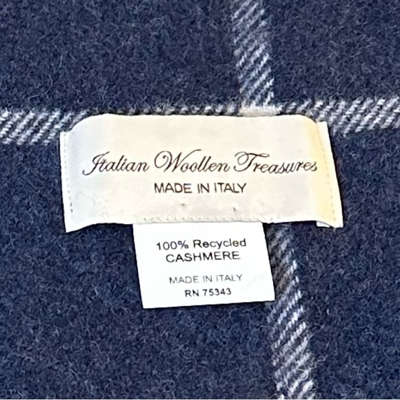 🌟HP🌟NWOT Navy Blue Window Pane Recycled Cashmere Scarf Italian Woolen Treasures - Picture 2 of 7
